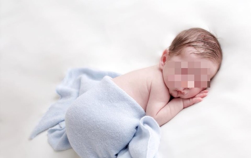 O bunică și-a lăsat iubitul pedofil să-i abuzeze nepoata de nici doi ani. Și apoi a mai făcut un gest șocant