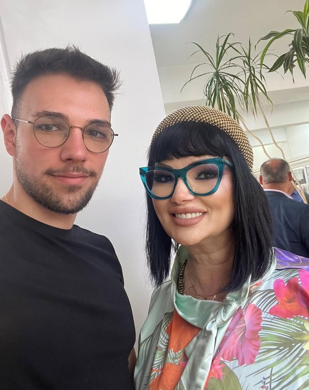 De ce a trimis Ozana Barabancea preotul la fiul ei în spital. Andrew ajunsese la Terapie Intensivă: „Am fost la biserică”