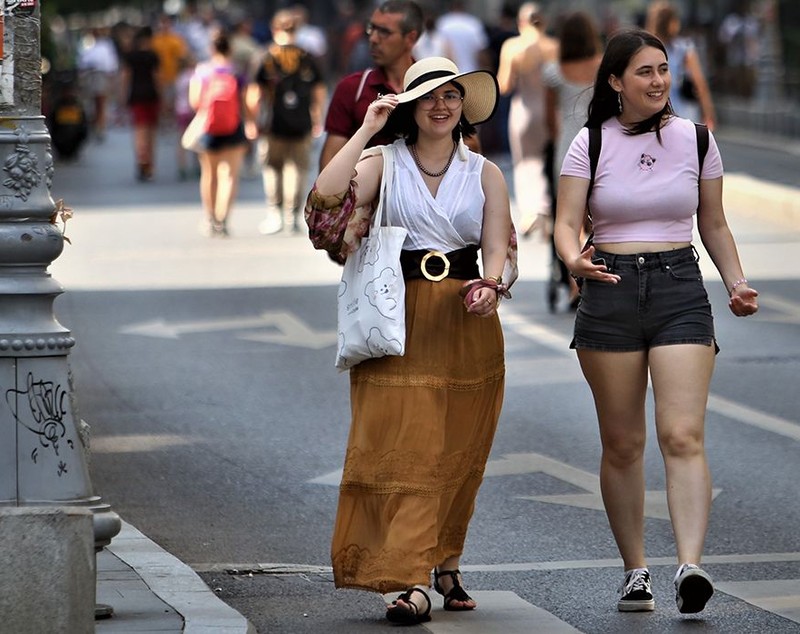 Alertă ANM de temperaturi extreme în București. Meteorologii au activat codul portocaliu și anunță 39 de grade Celsius la umbră