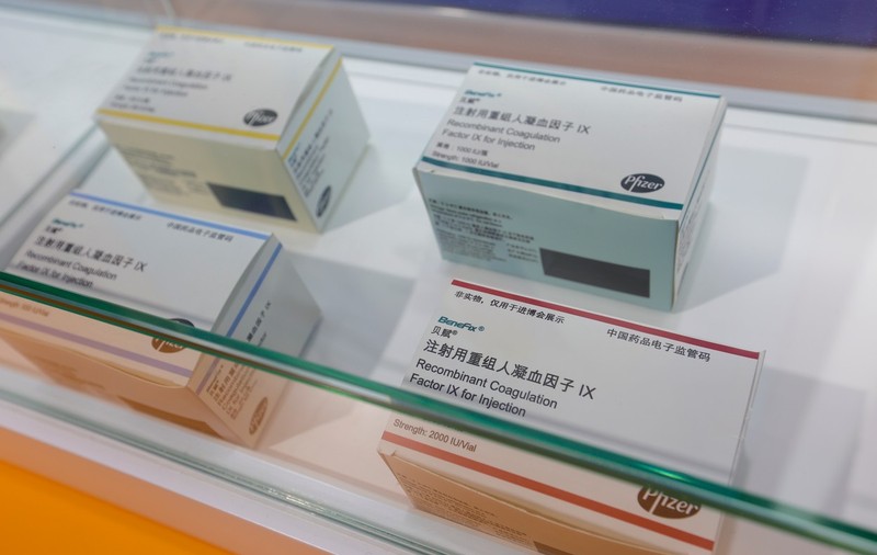 China vrea să încheie un acord cu Pfizer pentru a produce o versiune generică a antiviralului Paxlovid, potrivit unor surse Reuters