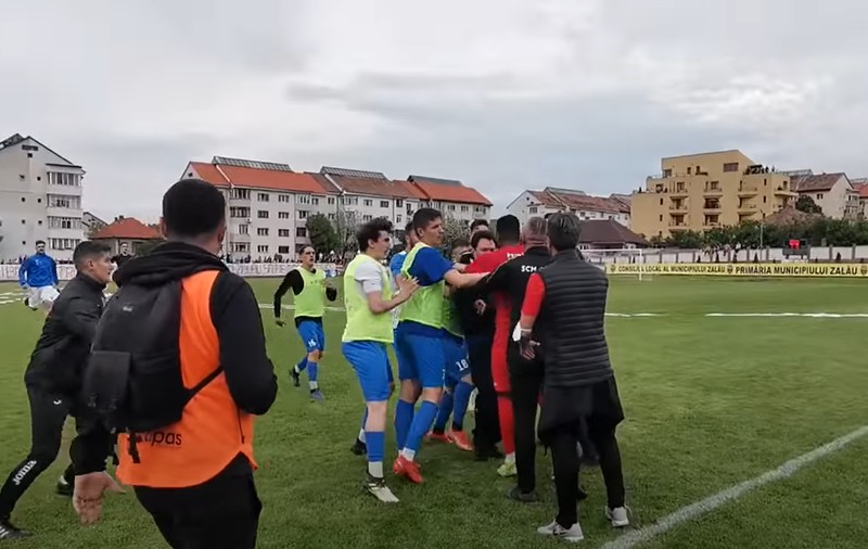 Bătaie la un baraj de promovare în Liga 2. Conflictul a fost oprit de jandarmi
