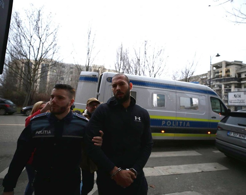 Frații Tate, aduşi din arest la DIICOT pentru percheziții informatice. Andrew Tate a acuzat statul că vrea să-i ia mașinile și banii
