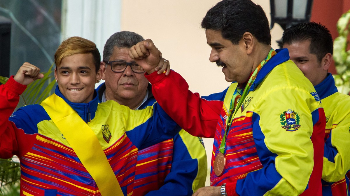 Venezuela lansează petro, o monedă digitală proprie bazată pe tehnologia blockchain și garantată cu rezervele de țiței ale țării. Președintele Venezuelei, Nicolas Maduro.