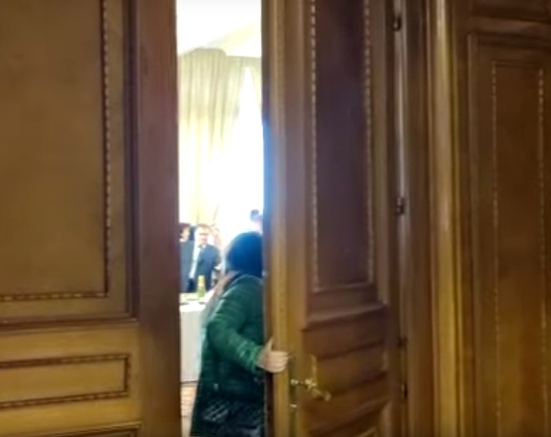 Explicațiile lui Orban după imaginile cu petrecerea de ziua lui, din Parlament, la care unii n-au purtat mască
