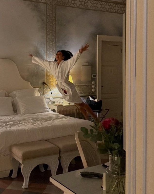 Dua Lipa a postat primele imagini din luna de miere, în Coasta Amalfi, Italia. Cât costă o vacanță în resorturile alese de artistă