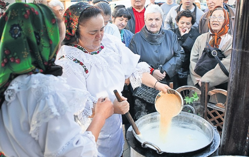Mâncare ciobănească gătită în centrul Capitalei!
