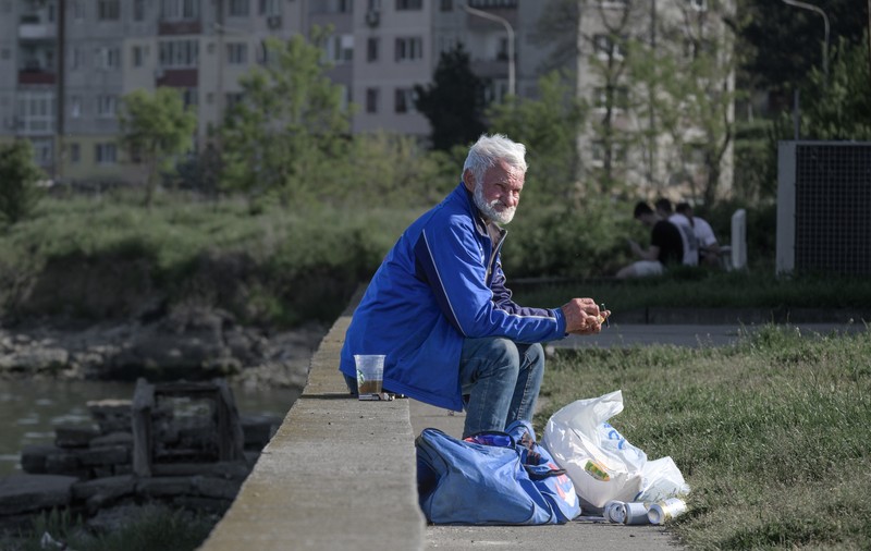 România, campioana în UE la riscul de sărăcie pentru persoane care au crescut în familii nevoiașe. Influența educației | Studiu