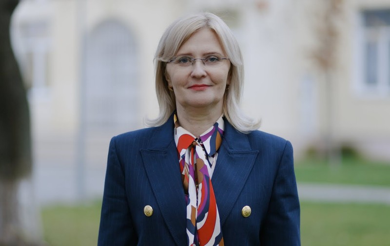 Directoarea care a atras fonduri de sute de mii de euro pentru școală, dar primește salariu „cât o vânzătoare la supermarket”. „M-am simțit umilită”