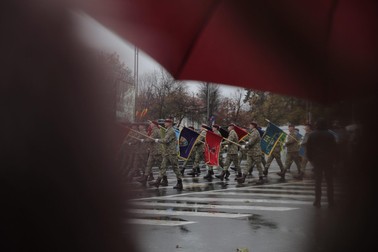 Militarii defilează în Piața Arcului de Triumf din București Foto: Eli Driu/Libertatea