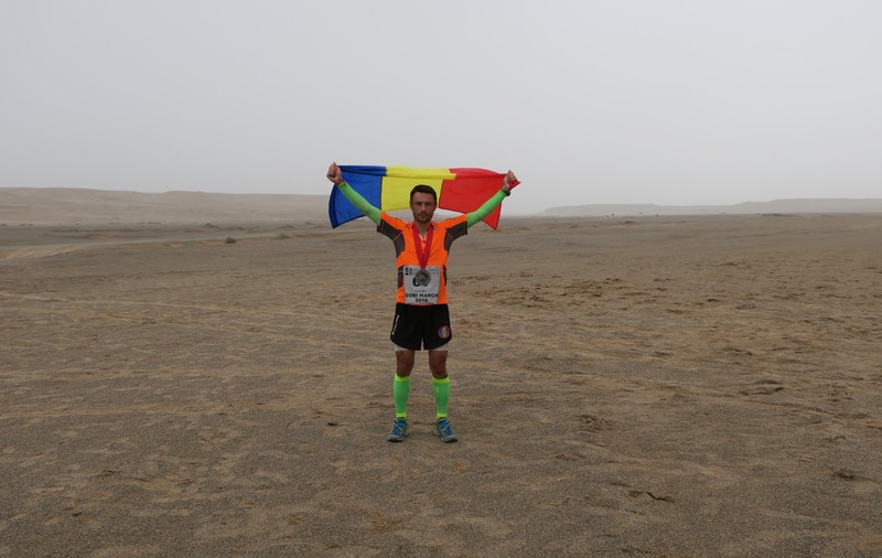 EXCLUSIV / Pompierul-maratonist cu plămâni de oțel. Iulian Rotariu aleargă sute de kilometri prin deșert și pe creste înzăpezite