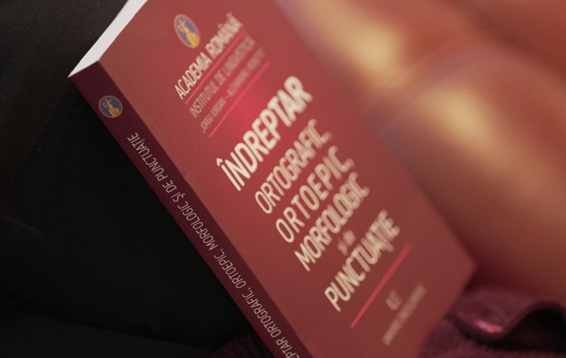 17.000 de exemplare din noul „Îndreptar ortografic, ortoepic, morfologic şi de punctuaţie” vor ajunge în școli