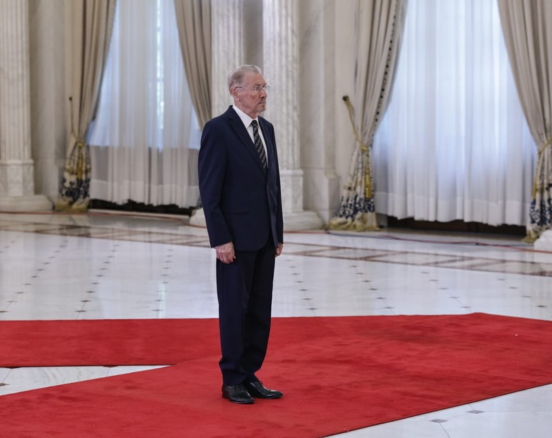 Funeralii de stat pentru Ion Iliescu. Ultimele omagii aduse în fața sicriului fostului președinte, în Sala Unirii, la Palatul Cotroceni