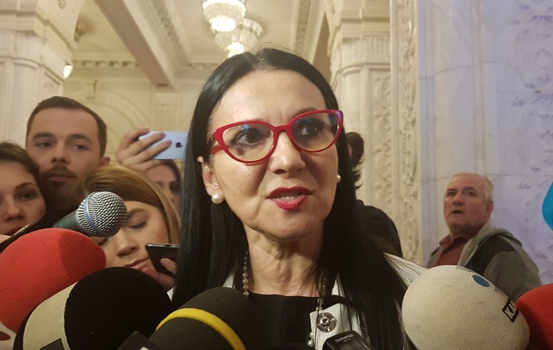 Sorina Pintea acuză clinicile private, în cazul falsului medic: "Nu sunt conştiente că trebuie să presteze servicii de calitate, în siguranţă, pacienţilor. Aşa ceva nu se întâmpla în sistemul public!"