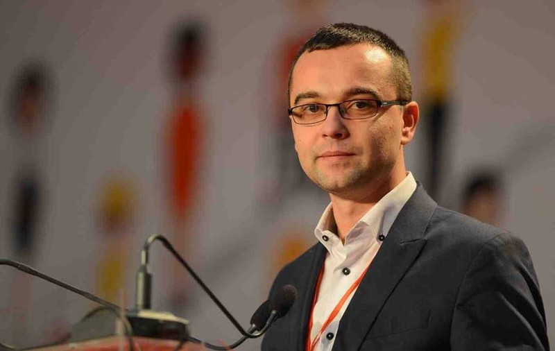 EXCLUSIV / Ministrul Dialogului Social a ajutat o tânără să își recupereze banii pierduți pe stradă