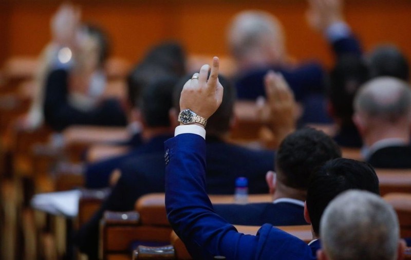 Deputații modifică legea privind activitățile extremiste: pușcărie de la 3 la 10 ani pentru susținerea mișcărilor legionare