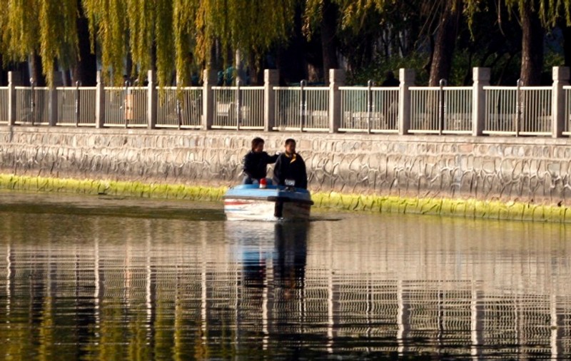 Un tânăr a murit înecat în lacul din parcul Tineretului