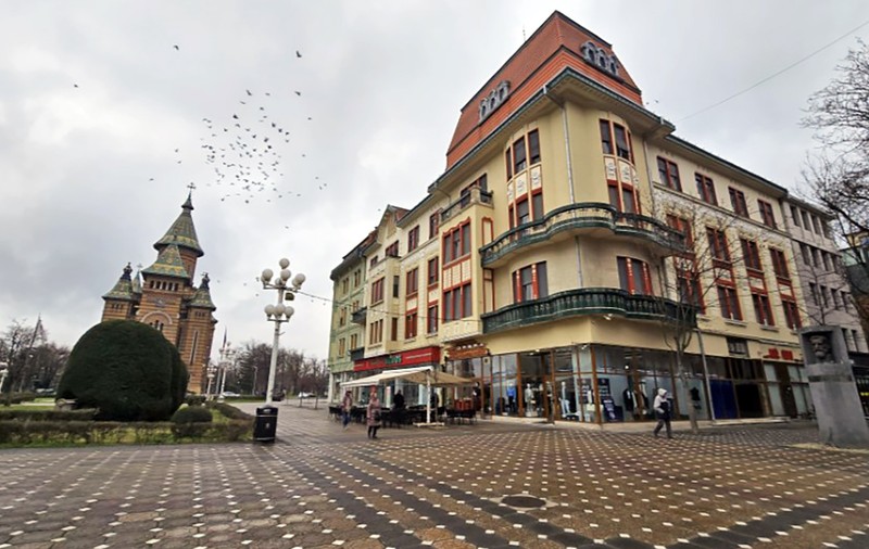 Locatarii unei clădiri istorice din centrul Timișoarei, în culmea disperării, din cauza restanțelor la întreținere ale primăriei: „Ne rugăm de ei și ne ignoră. Este un abuz”