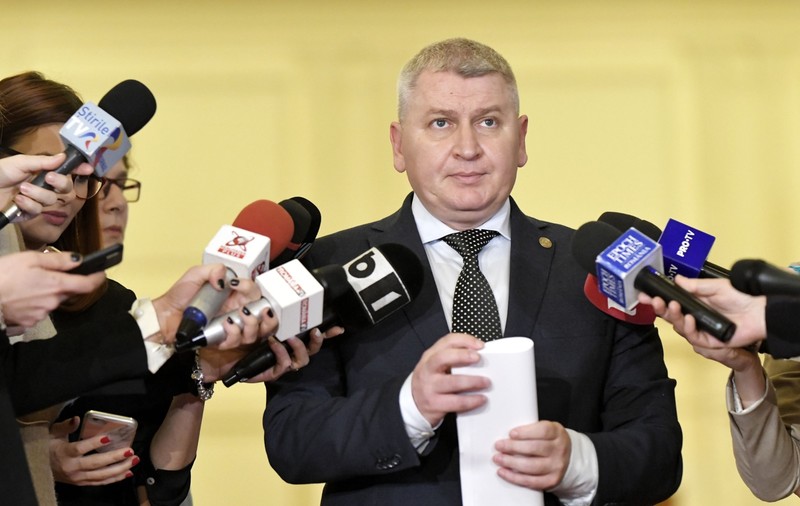 Asociația Cercetătorilor îi cere premierului să ia măsuri în cazul lui Florin Roman. „O sfidare”