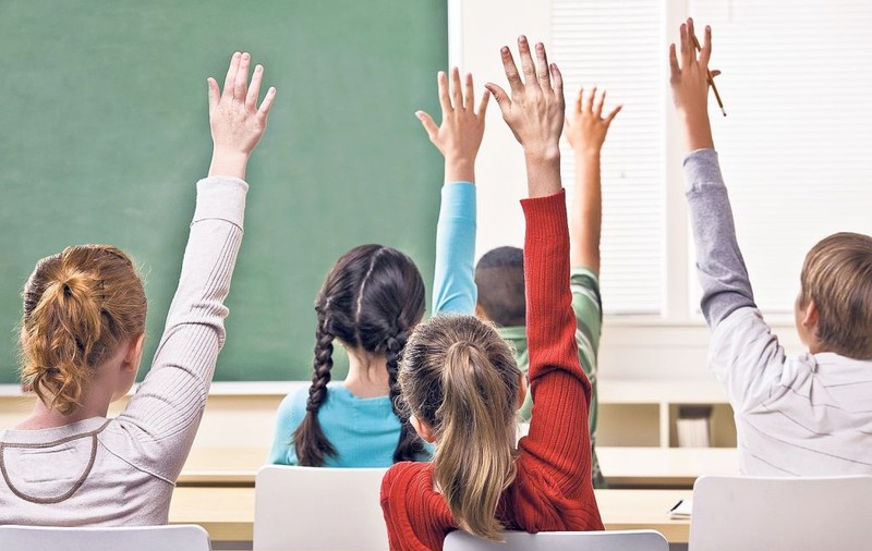 Reformă fără manuale! «Generaţia de sacrificiu» învaţă tot după cărţi vechi