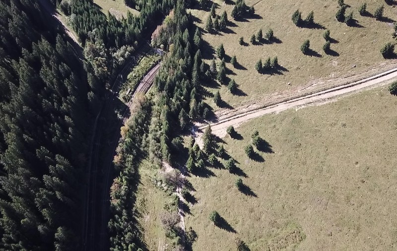 Bomba ecologică din Bucovina. 400.000 de tone de gunoaie se pot prăbuşi peste calea ferată, dar pericolul este ignorat