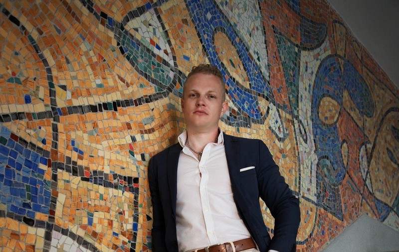 Tenorul ŞTEFAN von KORCH în premieră în Grădina Urbană a Palatului Bragadiru pe 22 August în concertul “Din Napoli în Micul Paris”