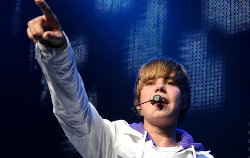 Mama lui Bieber a refuzat să pozeze topless în Playboy pentru 50.000 de dolari 
