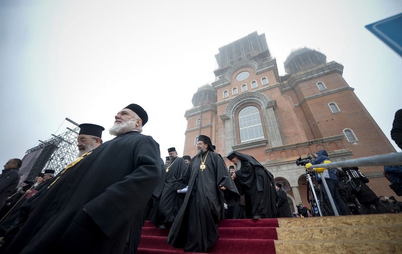 Biserica are dreptul să primească, instituțiile publice au obligația să dea! Ce au descoperit jurnaliștii de la „Să fie lumină” în zecile de protocoale dintre BOR și banul public