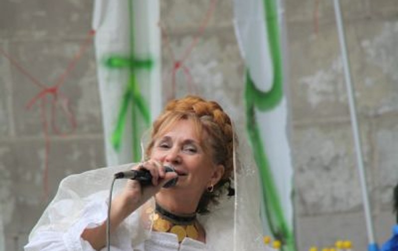 Foto&Video l A venit în ţară să-şi înmormânteze tatăl, după ce a cântat în Central Park, New York