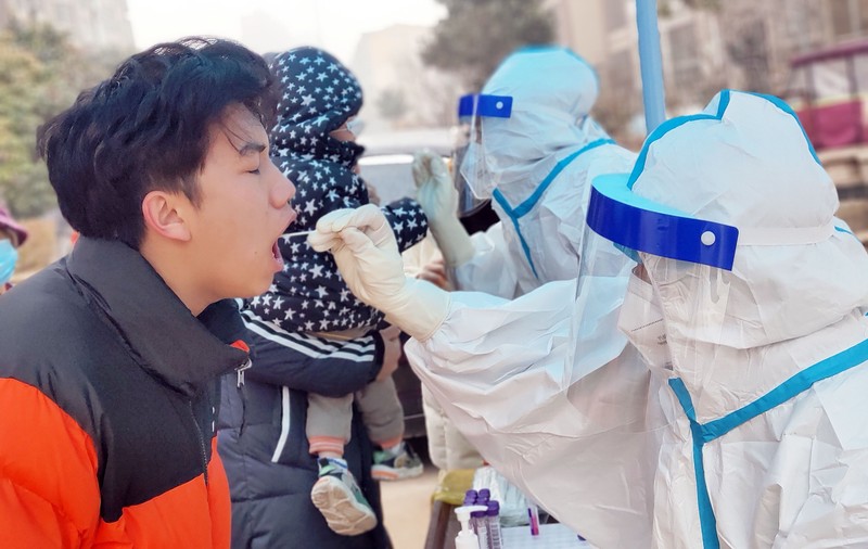 Trei orașe din China se află în lockdown din cauza exploziei de cazuri de COVID. 20 de milioane de oameni, afectați de noile măsuri