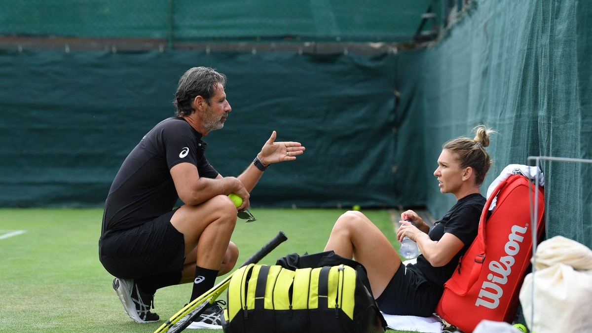 Patrick Mouratoglou si Simona Halep la Wimbledon, iunie 2022. Foto: Antoine Couvercelle / Panoramic / Bestimage / Hepta