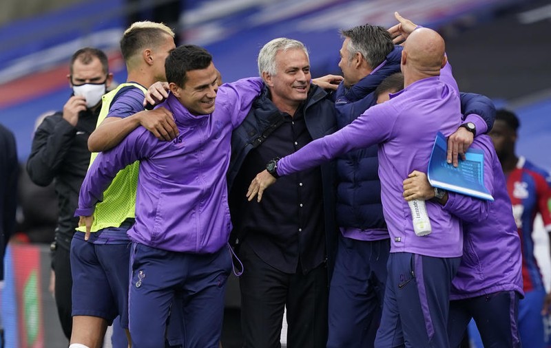 FCSB, CFR Cluj și FC Botoșani și-au aflat adversarele din turul 3 preliminar din Liga Europa. Celebrul Mourinho ar putea veni în Moldova