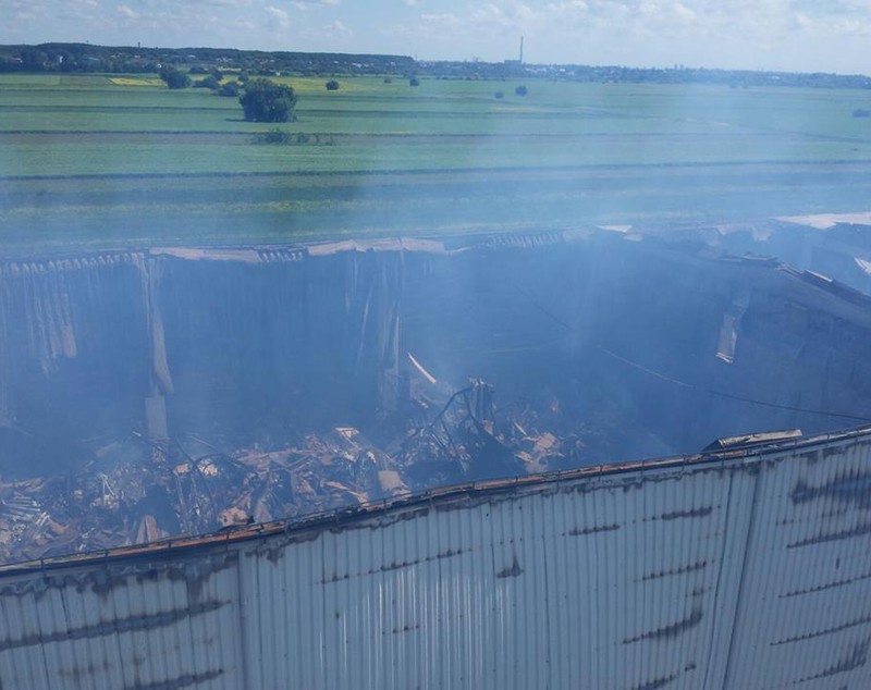 FOTO&VIDEO/ Incendiul din Dărăști încă nu a fost lichidat. Există focare mocnite chiar și după 60 de ore