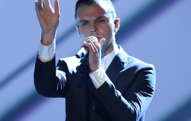 Solistul trupei Hurts, Theo Hutchcraft, şi-a găsit jumătatea! Află cu cine se iubeşte în secret!