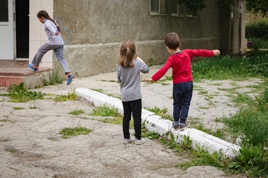 O parte dintre copii trăiesc de săptămâni într-unul din cele două centre de refugiați din Găgăuzia. Alții au ajuns doar recent, după ce s-au refugiat inițial în Transnistria