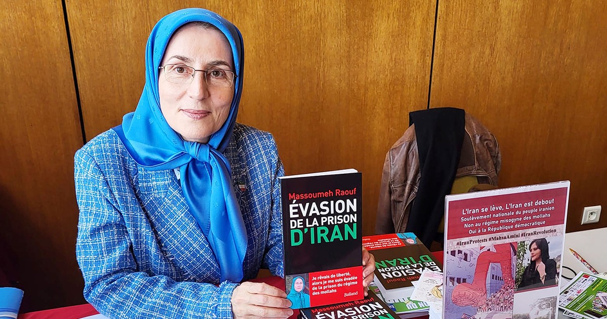 O fosta prizoniera in Iran isi prezinta o carte