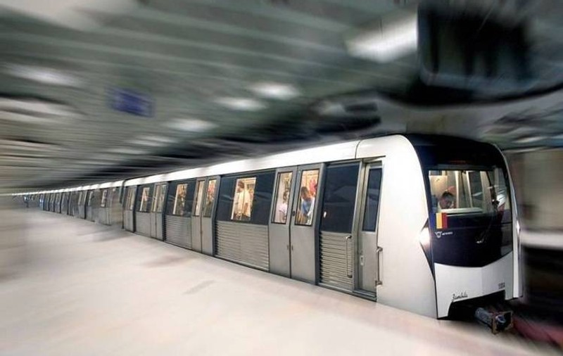 Avarie la metrou! Sute de bucureşteni au rămas blocaţi între staţii!