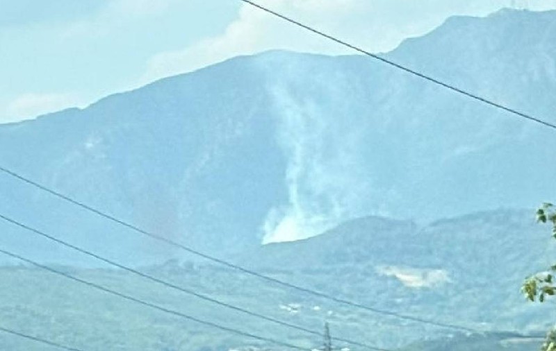 Incendiu major în Parcul Național Cozia: 3 hectare ard, ISU Vâlcea intervine cu greu, din cauza vântului
