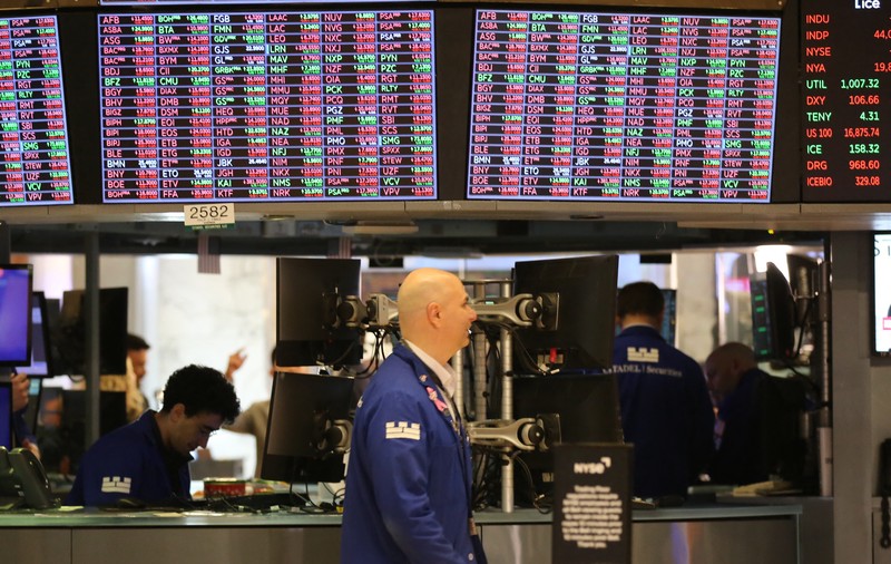 Crah bursier în America după anunțarea tarifelor lui Trump. Indicele Nasdaq: -5,13% în deschidere. Spectru de recesiune la nivel global