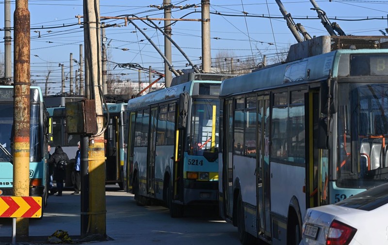 Numărul de autobuze, troleibuze şi tramvaie va fi mărit odată cu începerea anului şcolar