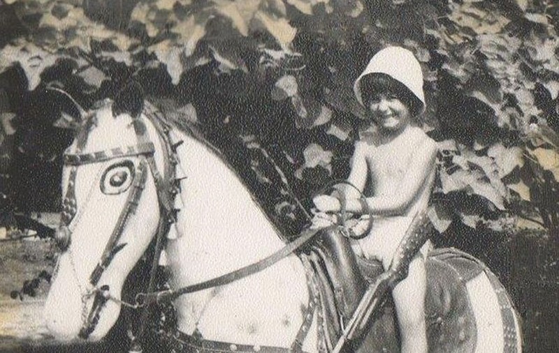 NU O RECUNOŞTI nici DACĂ ÎŢI SPUNEM cine E! MICUŢA asta ARE UNA dintre CELE MAI BUNE VOCI din MUZICA ROMÂNEASCĂ!