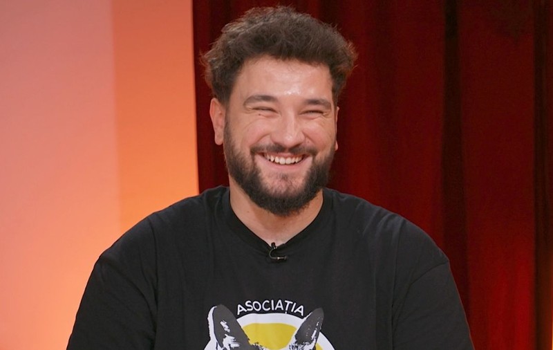 Ce studii are Bogdan Drăcea: „Ești cam nimic! Limbaj limitat”. Cum a ajuns să facă stand-up comedy