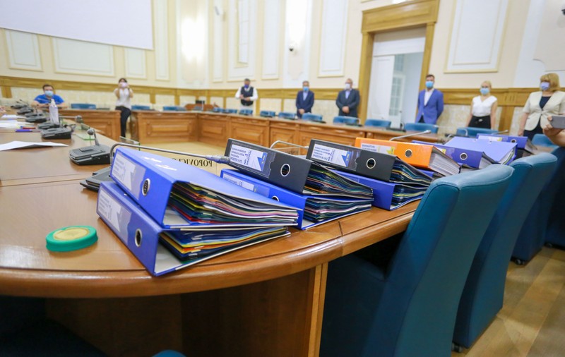 Reacțiile experților în economie la propunerea de reducere a săptămânii de lucru. „O glumă proastă”. Ce măsuri ar fi eficiente