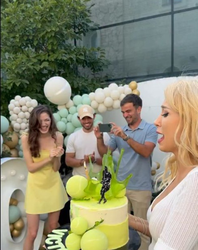 Andreea Bălan a făcut petrecere de ziua lui Victor Cornea