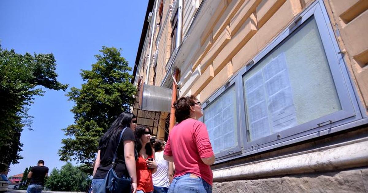 De ce rămân în fiecare an elevi nerepartizați în liceu, unii cu medii mari, deși repartizarea computerizată se face de 17 ani? Explicația Ministerului Educației a fost, în fiecare an, aceeași: "nu au completat suficiente opţiuni care să le permită încadrarea într-o unitate de învăţământ liceal".