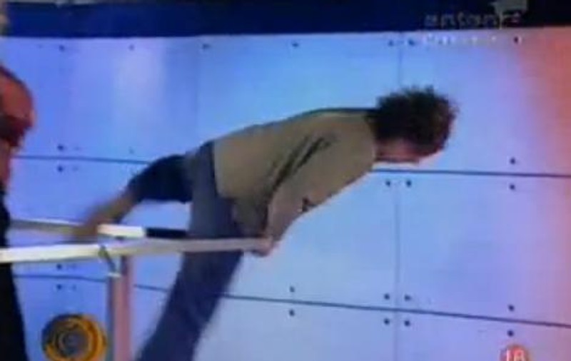 BĂTAIE în direct la TV! ANDREI GHEORGHE i-a dat un PUMN unui INVITAT! Vezi ce-i face unui alt PARTICIPANT! VIDEO