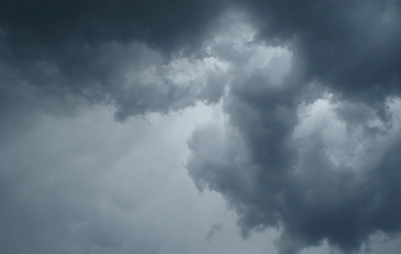 COD GALBEN de instabilitate atmosferică. Codul de caniculă a fost prelungit