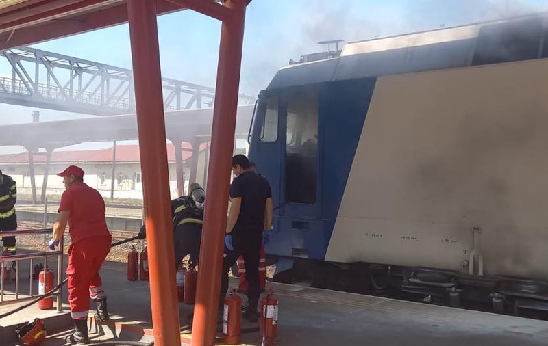 Locomotiva unui tren care circula pe ruta Galați-Cluj-Napoca a luat foc în gara Vaslui