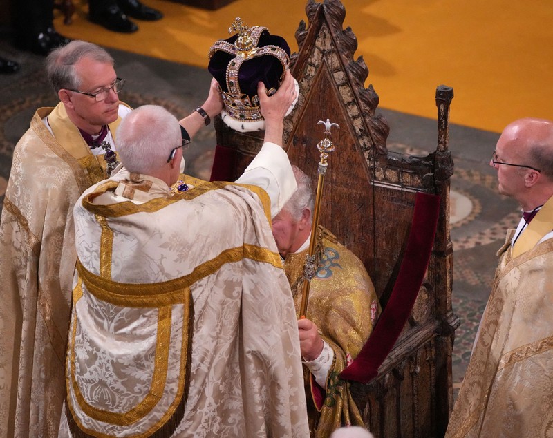 „God Save The King”. Charles al III-lea a fost încoronat rege, primele imagini