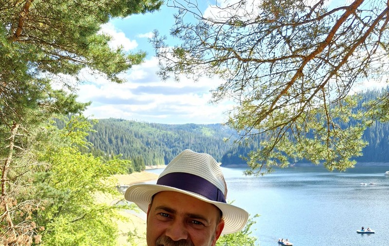 Detalii din viața actorului Cosmin Seleși, după ce s-a retras din proiectele TV. „Am vrut să plec, să merg mai departe. Eu am luat hotărârea asta”