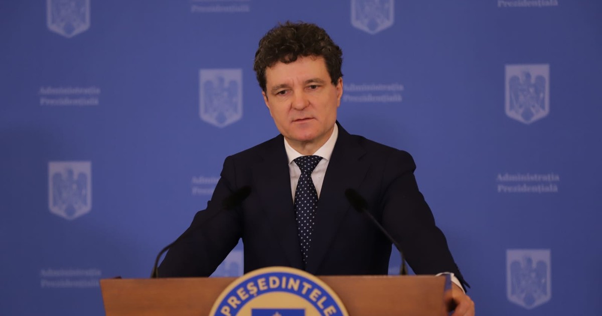 Nicușor Dan la pupitru, în conferința de presă din 14 iulie 2025.